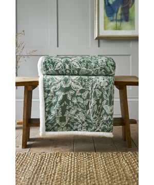 Bring the beauty of nature indoors with this enchanting throw, showcasing a delicate white botanical and butterfly design against a rich green backdrop. Made from ultra-soft fleece and finished with a cosy sherpa reverse, it provides exceptional warmth and comfort. Sized at 140 x 180cm, it’s ideal for adding a decorative touch to your bed, styling on a sofa, or snuggling up on cooler nights.