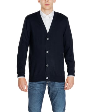 Marca: Jack & Jones.
  Genero: Hombres.
  Tipo: Cardigan.
  Temporada: Otono/Invierno.
  Color: Negro.
  Patron: Liso.
  Sujecion: Botones.
  Mangas: Largas.
  Escote: Escote en V.
  Composicion: 60% algodon 20% nylon 20% viscosa.
  Lavado: Lavar a maquina a 30Â°.
  Codigo del articulo: 12257492.