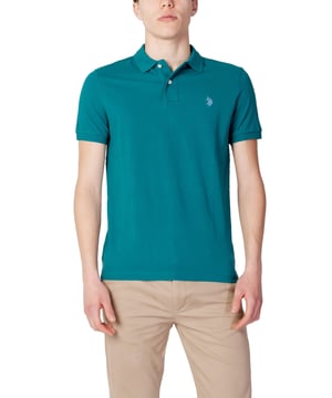 Marca: U.S. Polo Assn..
  Genero: Hombres.
  Tipo: Polo.
  Temporada: Primavera/Verano.
  Color: azul.
  Patron: liso.
  Cierre: botones.
  Mangas: cortas.
  Cuello: polo.
  Composicion: 100% algodon.
  Lavado: lavar a maquina a 30Â°.