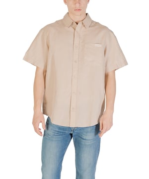 Brand: Calvin Klein Jeans
  Gender: Men
  Type: Shirts
  Season: Spring/Summer
  Color: beige
  Pattern: plain
  Fastening: buttons
  Sleeves: short
  Collar: classic
  Article code: J30J327296
  Composition: 42% cotton 58% linen
  Washing: machine wash at 30Â°
Material: 100% Cotton