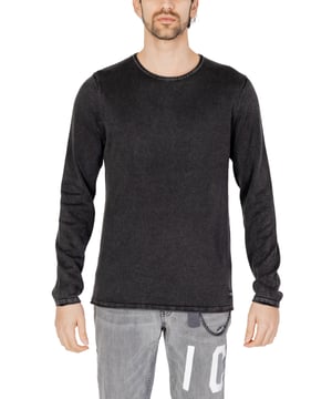 Prendas de punto negras esenciales para hombre.
  Disenado para primavera/verano.
  Patron liso.
  Cierre sin cordones.
  Mangas largas.
  Cuello redondo.
  Confeccionado en 100% algodon.
  Lavable a maquina a 30Â°.