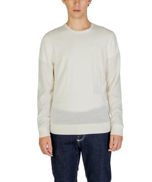 Marca: Calvin Klein Jeans.
  Genero: Hombres.
  Tipo: Punto.
  Temporada: Otono/Invierno.
  Color: blanco.
  Patron: liso.
  Cierre: sin cordones.
  Mangas: largas.
  Escote: cuello redondo.
  Codigo del articulo: K10K109474.
  Composicion: 100% lana.
  Lavado: lavar a mano.