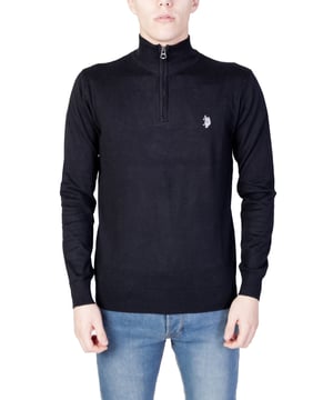 Prendas de punto negras de cuello alto con cremallera.
  Marca: U.S. Polo Assn..
  Genero: Hombres.
  Tipo: Punto.
  Temporada: Otono/Invierno.
  Patron liso.
  Mangas largas.
  Cuello alto.
  Confeccionado en 80% algodon y 20% poliamida.
  Lavable a maquina a 30Â°.