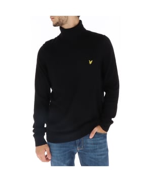 Marca: Lyle & Scott.
  Genero: Hombre.
  Tipo: Punto.
  Temporada: Otono/Invierno.
  Color: negro.
  Mangas: largas.
  Escote: cuello alto.
  Codigo del articulo: KN2103VC.
  Composicion: 70% algodon 30% lana merino.
  Lavado: lavar a maquina a 30Â°.
