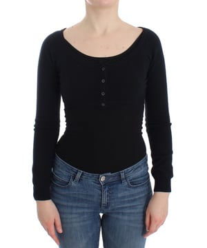 Marca: Ermanno Scervino.
  Material: 70% lana 30% cachemira.
  Color: Negro.
  Estilo: Sueter corto.
  Cierre de boton.
  Detalles del logotipo.
  Hecho en Italia.
