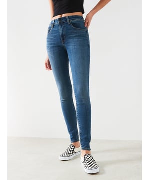 Jeans aus blauem Denim mit Reissverschluss und Knopfleiste und Vorder.
  und Gesasstaschen.
  Marke: Levi's.
  Geschlecht: Frauen.
  Typ: Jeans.
  Saison: Alle Jahreszeiten.
  Farbe: blau.
  Verschluss: Reissverschluss und Knopf.
  Taschen: Vorder.
  und Gesasstaschen.
  Artikelnummer: 188820594.
  Zusammensetzung:.
  85% Baumwolle.
  6% Elastomultiester.
  7% Lyocell.
  Waschen: Maschinenwasche bei 30Â°.