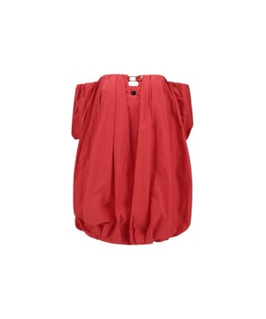 Vestido corto globo de Pinko.
  Diseno femenino y romantico.
  Hombros expuestos.
  Mangas cortas abullonadas para mayor volumen.
  Escote corazon.
  Hebilla decorativa en la parte delantera.