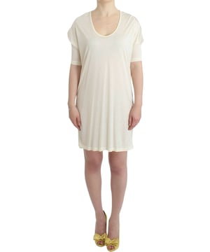 Brandneu mit Etiketten.
  Hergestellt aus 100% Modal.
  Farbe: Weiss.
  Lange uber dem Knie.
  Kurze Armel.
  Logo.
  Details.
  Inklusive Originaletiketten und Aufbewahrungstasche.