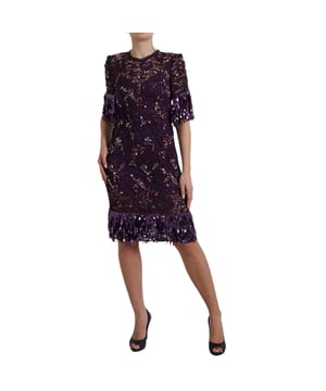 100% Authentieke Dolce & Gabbana Purple floral lace crystal embedded Runway Sheath jurk
  Exclusieve MainLine catwalk catwalk Dolce & Gabbana collectie
  Kleur: Paars met veelkleurige kristallen
  Geinspireerd door Monica Bellucci Sicilie collectie
  Model: Korte mouw Knie Lengte Schede jurk
  Kristalglas en details met lovertjes
  Ritssluiting aan de achterkant
  Zijde stretch binnenvoering
  Zeer elegant en luxueus
  Details van het logo
  Vervaardigd in Italie
  Materiaal: 45% rayon 30% glas 10% polyester 8% echt messing 4% nylon 3% zijde
  Voering: 96% zijde 4% elastaan
  Ritssluiting tas Dolce & Gabbana Hanger originele tags en opbergtas volgt