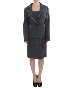 A estrenar con etiquetas.
  El conjunto incluye vestido tubo hasta la rodilla y vestido traje blazer.
  Elegante patron de cuadros grises.
  Hecho de 95% algodon y 5% elastano.
  El vestido tiene una abertura con cremallera en la espalda.
  Totalmente forrado.
  Detalles del logotipo.
  Hecho en Italia.