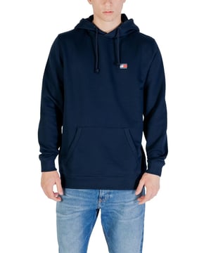 Marca: Tommy Hilfiger Jeans.
  Genero: Hombres.
  Tipo: Sudaderas.
  Temporada: Otono/Invierno.
  Color: azul.
  Mangas: largas.
  Escote: cuello redondo.
  Cuello: capucha.
  Bolsillos: un bolsillo.
  Codigo del articulo: DM0DM20258.
  Composicion: 100% algodon organico.
  Lavado: lavar a maquina a 30Â°.