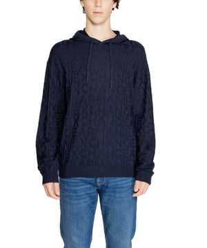 Blauer Uni.
  Strick mit Kapuze fur Herren.
  Marke: Armani Exchange.
  Geschlecht: Manner.
  Typ: Strickwaren.
  Saison: Herbst/Winter.
  Farbe: Blau.
  Muster: Einfarbig.
  Befestigung: Hineinschlupfen.
  Armel: Lang.
  Kragen: Kapuze.
  Artikelnummer: 6DZM1B ZM4DZ.
  Zusammensetzung: 80% Viskose 20% Polyamid.
  Waschen: Maschinenwasche bei 30Â°.