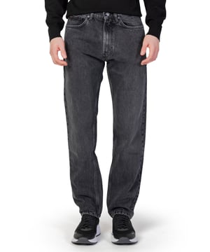 Marca: Hugo.
  Genero: Hombres.
  Tipo: Vaqueros.
  Temporada: Otono/Invierno.
  Color: negro.
  Sujecion: cremallera y boton.
  Composicion: 100% algodon.
  Lavado: lavar a maquina a 30Â°.