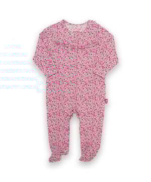 95% organic cotton 5% elastane | Proud to be certified to the Global Organic Textile Standard (GOTS) | Sweet ditsy all-over print | Blush pink | Single jersey with a little bit of stretch (180-190 gsm) | Popper crotch and shoulder opening | Long sleeved | Integrated scratch mitts up to 6 months | Nappy-change friendly | Frill yoke detail | Made in Turkey | Machine washable at 40 degrees, or at 30 degrees to be kinder to the planet