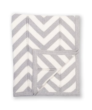 100% organic cotton | Proud to be certified to the Global Organic Textile Standard (GOTS) | Grey marl and cream chevron knit | 5-gauge midweight transfer knit | 70 cm x 90 cm | Made in India | Machine washable at 40 degrees, or at 30 degrees to be kinder to the planet