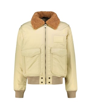 De Diesel W-Carlo-NW Tidal Foam Cream Jacket combineert moderne stijl met een praktisch design en is gemaakt van 100% polyamide voor duurzaamheid en lichtgewicht comfort. Dit crèmekleurige bomberjack heeft een strakke, eigentijdse look, perfect om je dagelijkse garderobe mee aan te vullen. Het hoogwaardige materiaal is slijtvast, waardoor het ideaal is voor zowel casual uitjes als stedelijke avonturen. Ontworpen met aandacht voor detail, biedt dit jack een veelzijdige laagjesoptie die je comfortabel en stijlvol houdt in wisselende weersomstandigheden. Omarm een frisse, zelfverzekerde look met dit opvallende item uit de Diesel-collectie