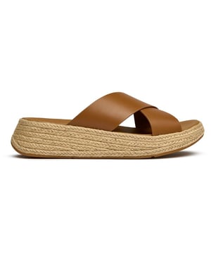Sandalias flatform espadrilles para mujer en color tan de Fitflop, fabricadas con cuero y una suela de corcho y goma. Presentan: altura del tacón de 5 cm, tecnología de microwobble board y parte superior de cuero.