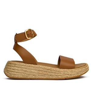 Sandalias flatform de espadrilles Fitflop para mujer en tono bronceado, fabricadas con cuero y una suela de corcho y goma. Con características que incluyen: altura del tacón de 5 cm, tecnología de microwobble board, parte superior de cuero y cierre de hebilla.