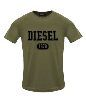 The Diesel Varsity Logo Deep Depths T-Shirt combines bold style with comfortable wear. Crafted from 100% cotton, this green men's tee offers breathability and lasting softness for everyday use. Its striking varsity-inspired logo adds a distinct edge to your casual look. Made in Bangladesh with quality craftsmanship, this T-shirt is designed to stand out while keeping you comfortable throughout the day. Perfect for those who want to infuse their wardrobe with a blend of sporty charm and reliable comfort. Elevate your casual outfits effortlessly with this standout Diesel piece