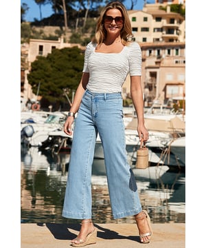 Denim made for sunny daysDesigned with flattering mid-rise waistSoft denim with the perfect amount of stretchTrending cropped wide-leg cutEffortlessly cool with a simple tee or vestComplete the look with a boxy jacket and cross body bagInside leg to fit: Short 29" | Regular 31" | Long 33"