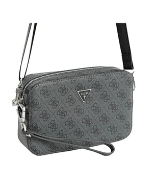 Sac bandoulière Guess Milano Femme Noir Synthétique. Authentique Bagagerie de la marque Guess - design streetwear/sportswear de Guess - Guess pour Femme fashion, parfait pour la vie de tous les jours - Sac bandoulière Guess de couleur Noir s'associe parfaitement avec le reste de votre dressing - matiere Synthétique confortable -   classic - Milano -