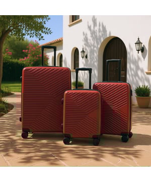 Descubra la combinación perfecta de elegancia, durabilidad y comodidad con nuestro juego de maletas rígidas Strong Hardshell. Diseñado con un acabado deslumbrante, este juego de maletas está pensado para el viajero moderno, ofreciendo resistencia y sofisticación para todos sus viajes. Características: Carcasa ABS de primera calidad: Ligera pero resistente, ofrece una protección excepcional contra el desgaste. Estructura duradera: Añade durabilidad e integridad estructural, garantizando un rendimiento duradero. Cerraduras integradas: Asegure sus pertenencias con cerraduras de combinación integradas para mayor tranquilidad. 8 ruedas dobles suaves: Proporcionan una maniobrabilidad de 360° sin esfuerzo, facilitando la navegación por aeropuertos y calles concurridas. Asa telescópica ergonómica: Diseñada para un manejo cómodo y fácil de usar. Interior elegante: Totalmente forrado con correas elásticas, compartimentos con cremallera y separadores de malla para un embalaje organizado. Tamaños y especificaciones: Cabina: Dimensiones: 36 x 23 x 56 cm Peso: 2,10 kg Capacidad: 35L Mediana: Dimensiones: 44 x 26 x 67 cm Peso: 3,10 kg Capacidad: 60L Grande: Dimensiones: 48 x 28 x 72 cm Peso: 4,00 kg Capacidad: 95L