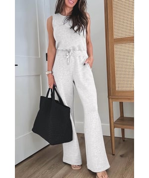 Hellgraufarbene Uni-Farbe  
Rundhalsausschnitt  
Verstellbarer Kordelzug in der Hüfthöhe  
Ärmelloses Design  
Hohe Elastizität für eine bequeme Passform  
Lässiger und schmeichelhafter Schnitt  
Material: 50% Polyester, 45% Viskose, 5% Elasthan