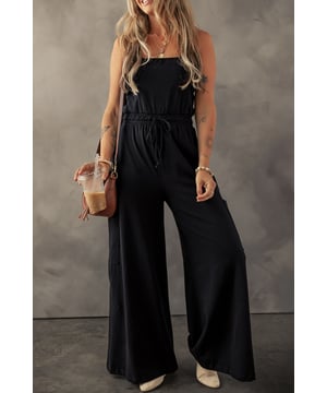 Zwarte jumpsuit  
Trekkoord in de taille voor een flatterende pasvorm  
Brede pijpen voor een modieuze silhouet  
Diepe vierkante halslijn en mouwloos ontwerp  
Cargo-zakken aan beide zijden voor extra detail en functionaliteit  
Materiaal: 95% katoen 5% elastaan