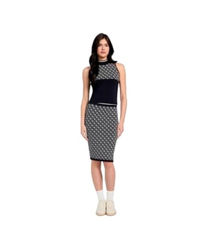 Jupe Guess Lise 4G Femme Noir Synthétique. Authentique Vetement de la marque Guess - design streetwear/sportswear de Guess - Guess pour Femme fashion, parfait pour la vie de tous les jours - Jupe Guess de couleur Noir s'associe parfaitement avec le reste de votre dressing - matiere Synthétique confortable -   classic - Lise 4G -