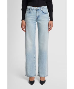Heren  De Tess Trouser is geïnspireerd op denim uit de jaren 90 en heeft een relaxte pasvorm, rechte pijpen en een hoge taille. Dit model is gemaakt van lichtblauw denim met authentieke vervagende en used details. Draag hem laag op de heupen met een nauwsluitend vest en sneakers. De jeans van 7 For All Mankind zijn gemaakt van premium stoffen.