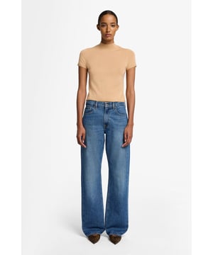 Damen  Die von den Jeans der 90er inspirierte Tess Trouser hat einen lockeren Schnitt mit geradem Bein und hohem Bund. Tragen Sie sie etwas tiefer auf der Hüfte, in Kombination mit einem figurbetonten Cardigan und Sneakern. Die Jeans von 7 For All Mankind werden aus Premiumstoffen hergestellt.