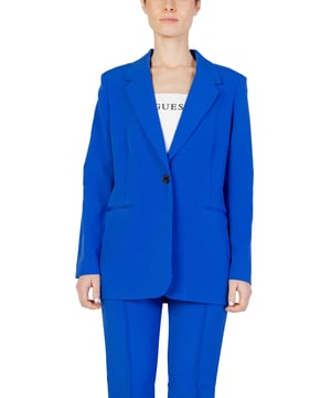 Blazer de mujer con botones lisos azules.
  Marca: Solo.
  Genero: Mujeres.
  Tipo: Blazer.
  Temporada: Primavera/Verano.
  Color: azul.
  Patron: liso.
  Cierre: con boton.
  Bolsillos: bolsillos delanteros.
  Composicion:.
  8% elastano.
  92% poliester.
  Lavado: lavado en seco.