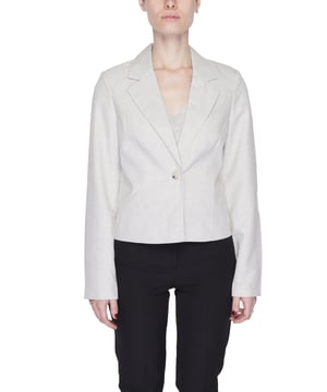 Blazer gris jaspeado con botones.
  Cuello de solapa.
  Mangas largas.
  Cierre de botones.
  Hecho para mujeres.
  Temporada primavera/verano.
  100% poliester.
  Lavable a maquina a 30Â°.