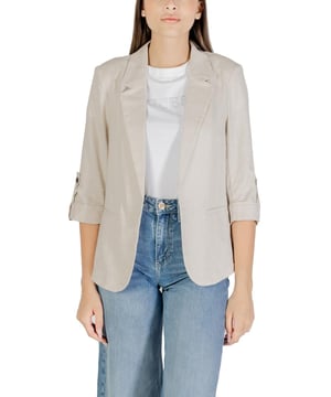 Marca: Solo.
  Genero: Mujer.
  Tipo: Blazer.
  Temporada: Primavera/Verano.
  Color: beige.
  Mangas: mangas 3/4.
  Cuello: cuello solapa.
  Bolsillos: bolsillos delanteros.
  Codigo del articulo: 15312199.
  Composicion: 55% lino 45% viscosa.
  Lavado: lavar a maquina a 30Â°.
