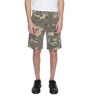 Pantalones cortos de algodon camuflaje con cierre de cremallera y botones.
  Marca: U.S. Polo Assn..
  Genero: Hombres.
  Tipo: Pantalones cortos.
  Temporada: Primavera/Verano.
  Color: beige.
  Patron: camuflaje.
  Sujecion: cremallera y boton.
  Bolsillos: bolsillos delanteros traseros y laterales.
  Composicion:.
  98% algodon.
  2% elastano.
  Lavado: lavar a maquina a 30Â°.