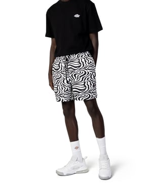 Marca: Dickies.
  Genero: Hombres.
  Tipo: Pantalones cortos.
  Temporada: Primavera/Verano.
  Color: Blanco.
  Patron: Estampado.
  Sujecion: Cordones.
  Composicion: 35% algodon 65% poliester.
  Lavado: Lavar a maquina a 30Â°.