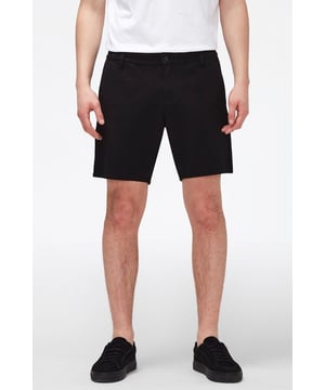 Herren  Unsere Travel Shorts kombinieren Stil und Tragekomfort. Sie sind aus schwarzem Doppelstrick und passen mit ihrer klassischen Form zu jedem Freizeit-Outfit. Tragen Sie dazu T-Shirt, Jeansjacke und Loafers.