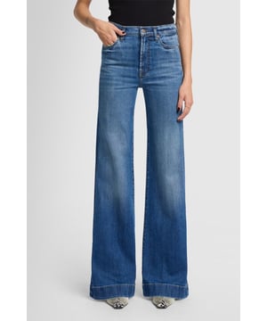 Damen Die Modern Dojo Jeans sind inspiriert von unserem Icon der 2000er Jahre, mit hoher Taille und schwingenden Schlagbeinen. Aus klassischem blauen Slim Illusion Denim, mit subtilen Verwaschungen und Used-Effekten, sind sie äußerst vielseitig – vervollständigen Sie den Look mit einem weißen T-Shirt, einem taillierten Blazer und eleganten Stiefeletten. 7 For All Mankind Jeans sind aus hochwertigen Materialien gefertigt.