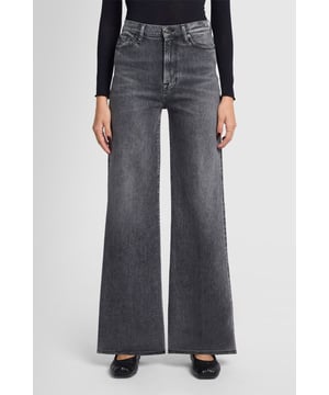 Damen  Die Ultra High Rise Jo werden Ihre neuen Lieblingsjeans sein. Sie haben einen superhohen Bund und ein weit ausgestelltes Bein – eine Silhouette, die ebenso vorteilhaft wie vielseitig ist. Tragen Sie die grauen Jeans mit einem in den Bund gesteckten T-Shirt, dazu Ballerinas mit gerader Zehenpartie. Die Jeans von 7 For All Mankind werden aus Premiumstoffen hergestellt.