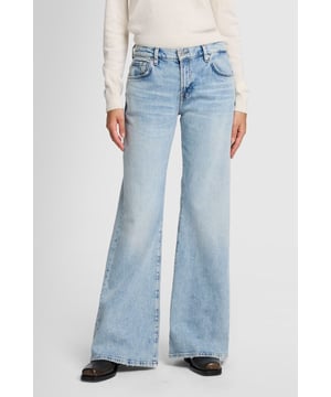 Damen  Die Spencer Flare in einer hellblauen Vintage-Waschung werden Sie immer wieder anziehen. Im Alltag empfehlen wir zu diesen mittelhoch geschnittenen Jeans einen luxuriösen Pullover und Schnallenstiefel. Die Jeans von 7 For All Mankind werden aus Premiumstoffen hergestellt.