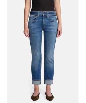 Damen  Die Relaxed Skinny Jeans lässt sich elegant oder leger kombinieren – mit Weste und Slingbacks oder T-Shirt und Sneakers. Diese Jeans ist ein Must-have mit mittlerer Leibhöhe, Skinny Fit und verkürztem Schnitt. 7 For All Mankind Jeans werden aus hochwertigen Stoffen gefertigt.