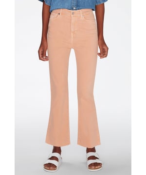 Damen  Der HW Slim Kick ist der perfekte Sommer-Style. Diese hoch taillierte, kurze Kick-Flare-Jeans ist aus unserer Earthkind-Stretch-Baumwolle gefertigt, die 100 % abbaubar und umweltfreundlich ist. Kombinieren Sie dazu ein weißes T-Shirt, ein Jeanshemd und Loafer.