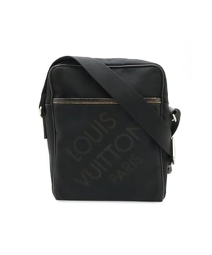 Rechthoekig crossbody
  ontwerp
  Voorzien van een verstelbare riem
  Ideaal voor het meenemen van benodigdheden
  Ontworpen voor dagelijks gebruik
  Biedt een veilige manier om spullen te dragen