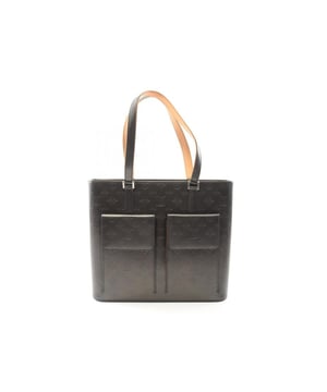 Bolso tote de cuero con un diseno refinado.
  Cuenta con bolsillos exteriores para facilitar el acceso.
  Incluye compartimentos interiores para almacenamiento organizado.
  Ideal para llevar lo esencial del dia a dia.