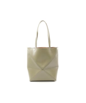 Leather tote bag with structured design
  Spacious interior for essential storage
  Features comfortable handles for easy carrying
Material: Animal skin | Calfskin