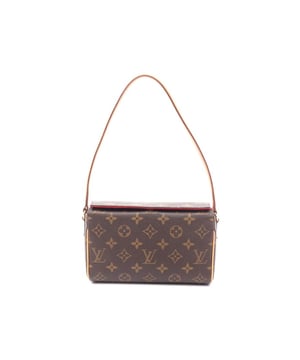Bolso con asa superior..
  Accesorio ideal para el dia a dia..