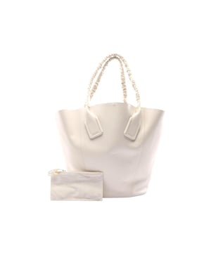 Lederkonstruktion fur Langlebigkeit.
  Offenes Design fur einfachen Zugang.
  Enthalt eine herausnehmbare Tasche.
  Vielseitige Tasche fur verschiedene Anlasse.