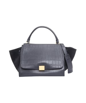 Handtasche mit verstellbarem Riemen.
  Verfugt uber einen sicheren Verschluss.
  Vielseitig einsetzbar fur das Tragen uber der Schulter.
  Hergestellt aus Leder.