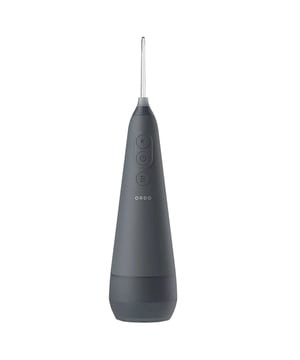 Experience superior oral hygiene with the Ordo Sonic+ Charcoal Grey Water Flosser, dentist-approved and designed for effective cleaning. This innovative flosser uses advanced hydro-kinetic technology to eliminate plaque and food particles between teeth and along the gum line. With 2000 water pulsations per minute and three customizable pressure settings, it ensures a thorough clean. Its ergonomic design and 260ml tank make it ideal for home or travel, providing up to 4 weeks of use on a single charge. Enjoy fresher breath and better protection against cavities and gum disease.