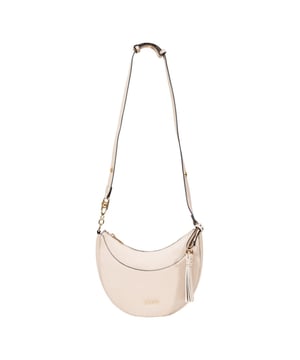 Marca: Liu Jo.
  Genero: Mujer.
  Tipo: Bolsos.
  Temporada: Otono/Invierno.
  Color: beige.
  Cierre: con cremallera.
  Bolsillos: bolsillos interiores.
  Tamano (cm): 24x20x7.
  Detalles: bolsos de hombro.
  Codigo de articulo: AF5251 E0058.
  Composicion: 100% poliuretano.